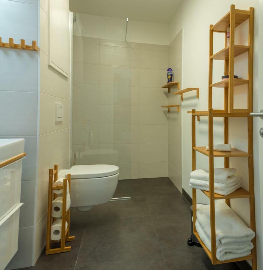 Yellow Flower Apartment With Pool - 5 Min To Lake Viena Exterior foto