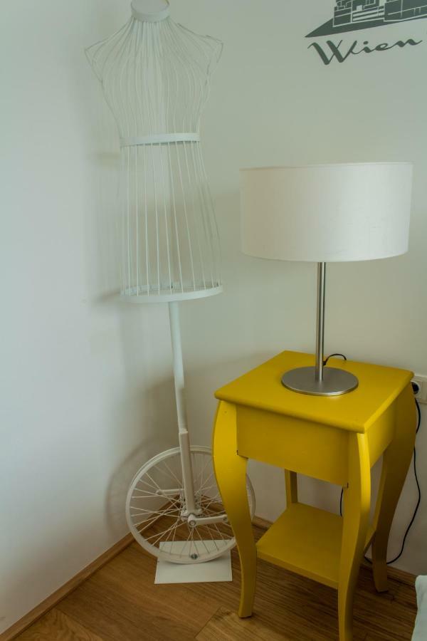 Yellow Flower Apartment With Pool - 5 Min To Lake Viena Exterior foto