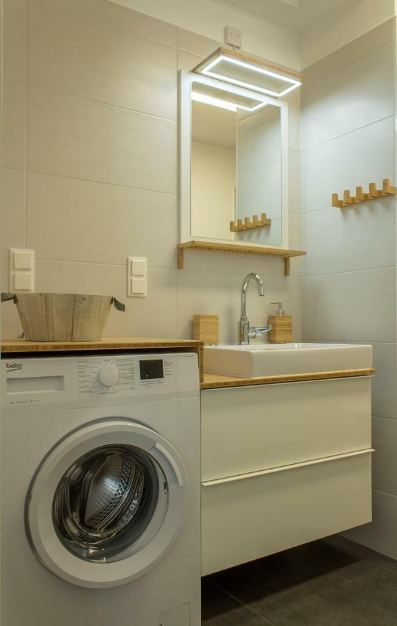 Yellow Flower Apartment With Pool - 5 Min To Lake Viena Exterior foto