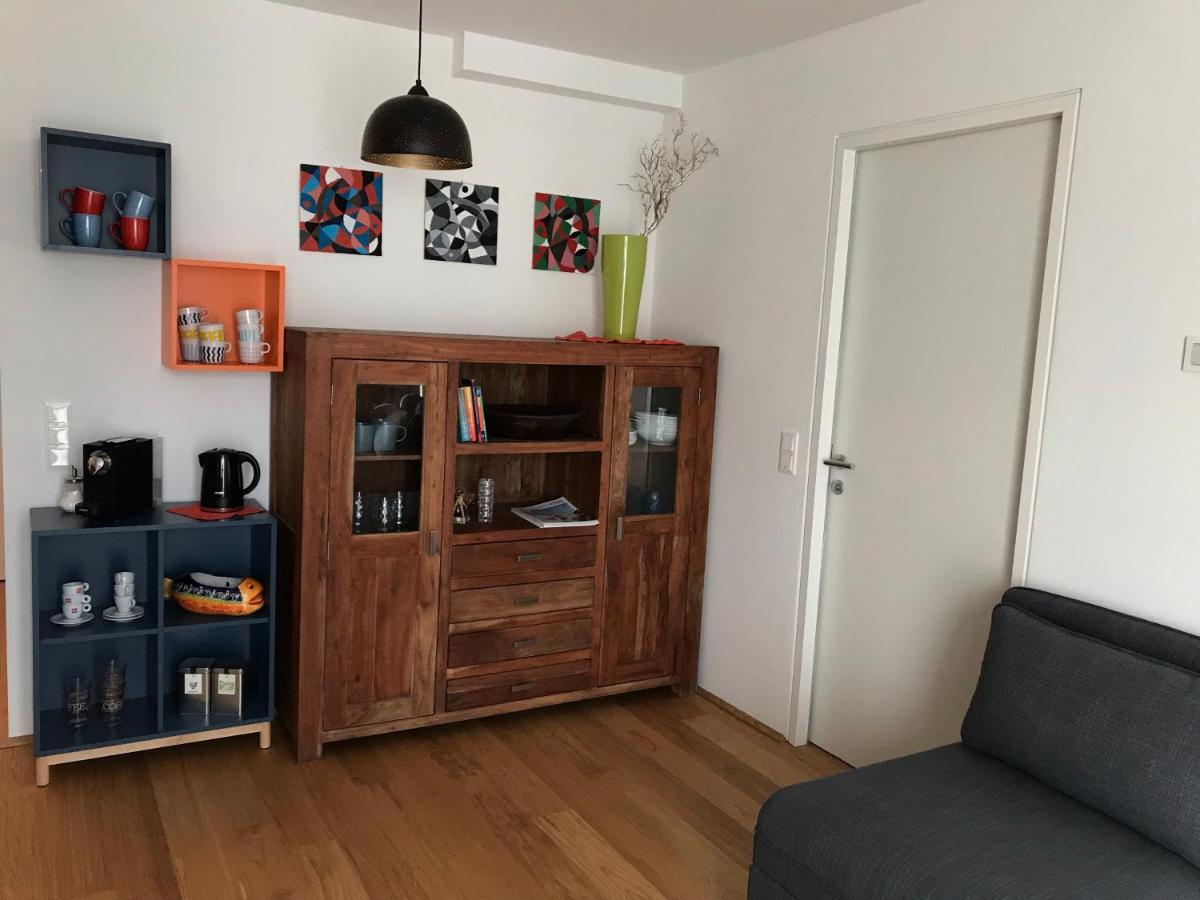 Yellow Flower Apartment With Pool - 5 Min To Lake Viena Exterior foto